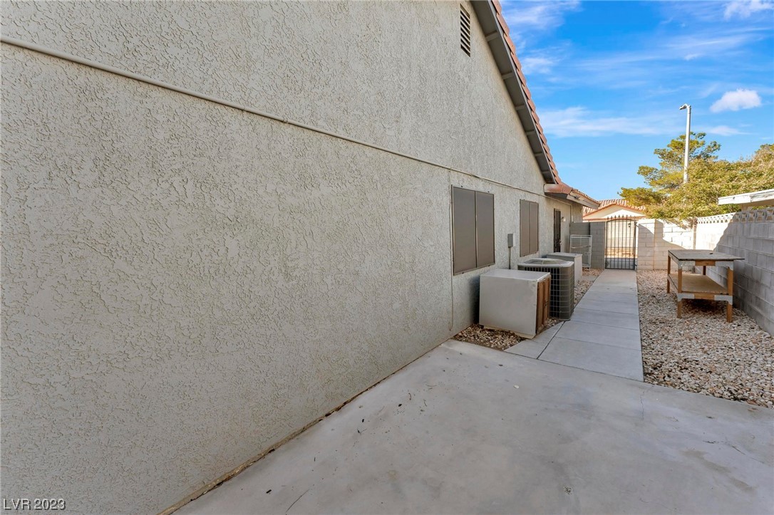 2332 Valleywood Street