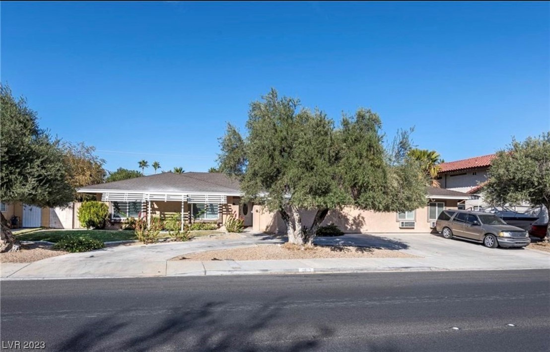 2812 West Oakey Boulevard