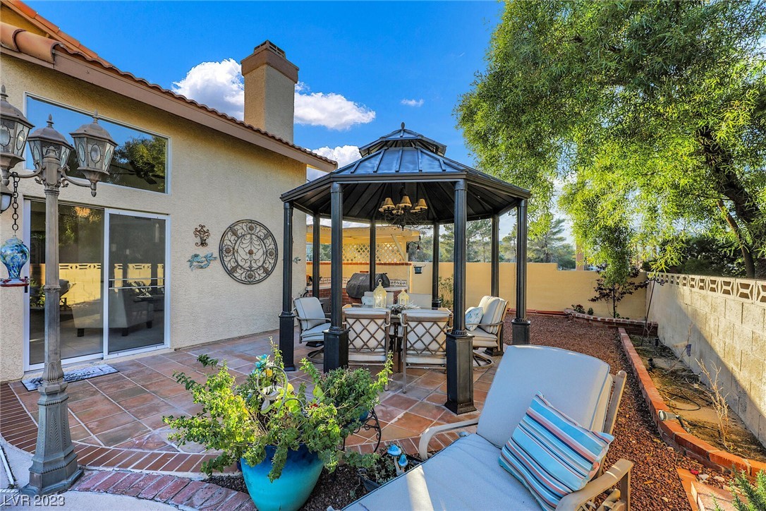 8432 Dry Cliff Circle