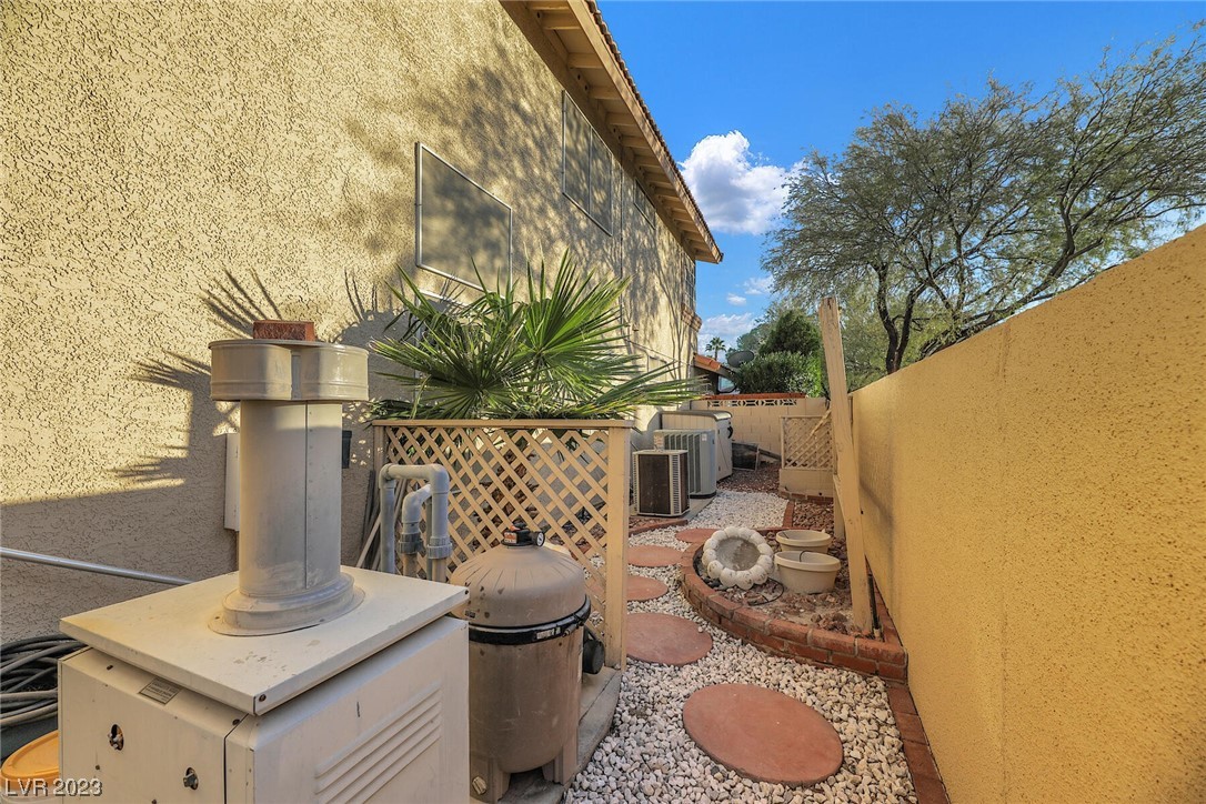 8432 Dry Cliff Circle