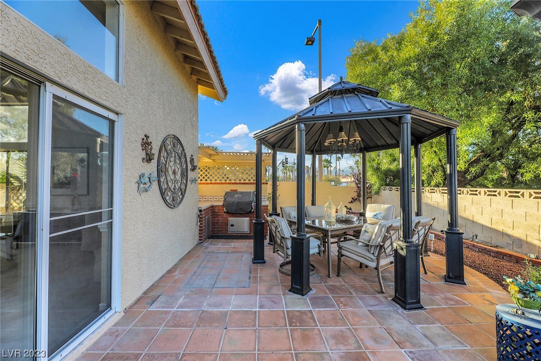 8432 Dry Cliff Circle