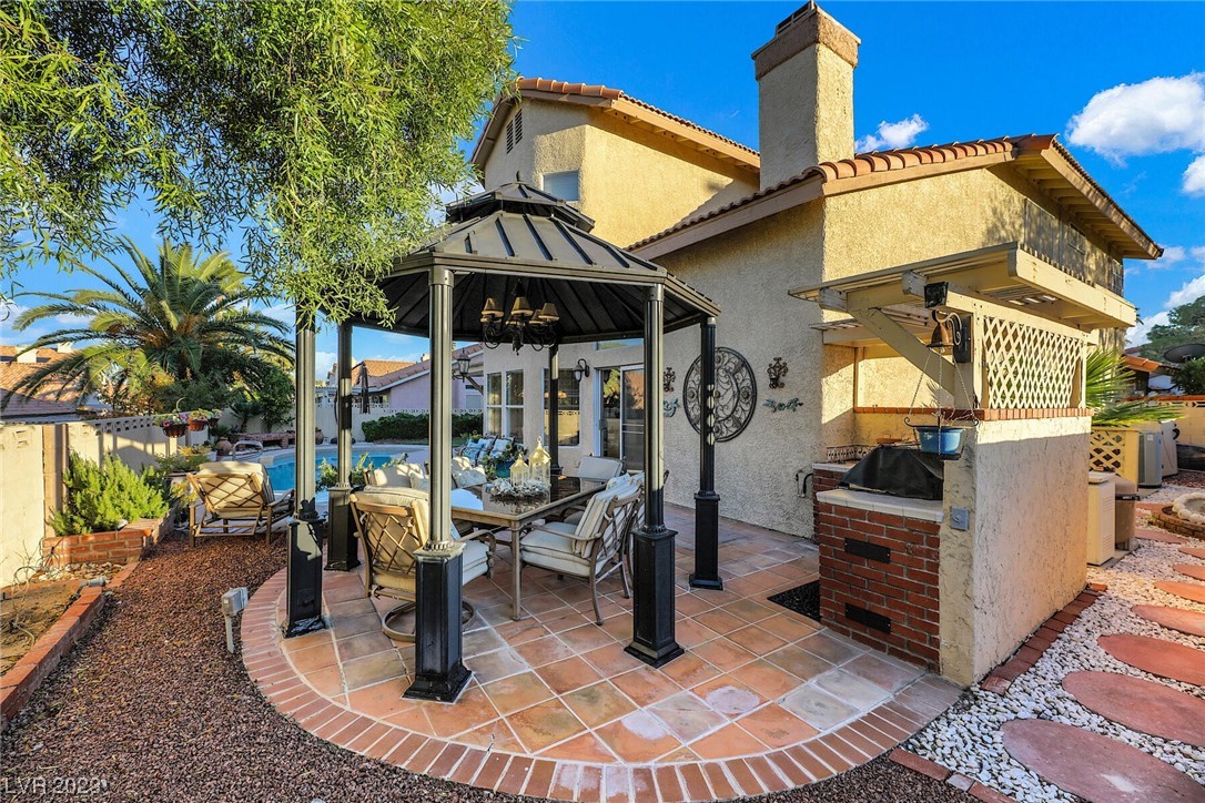 8432 Dry Cliff Circle
