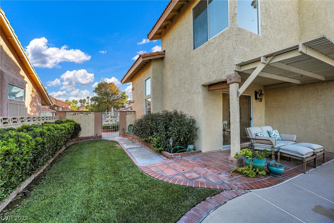 8432 Dry Cliff Circle