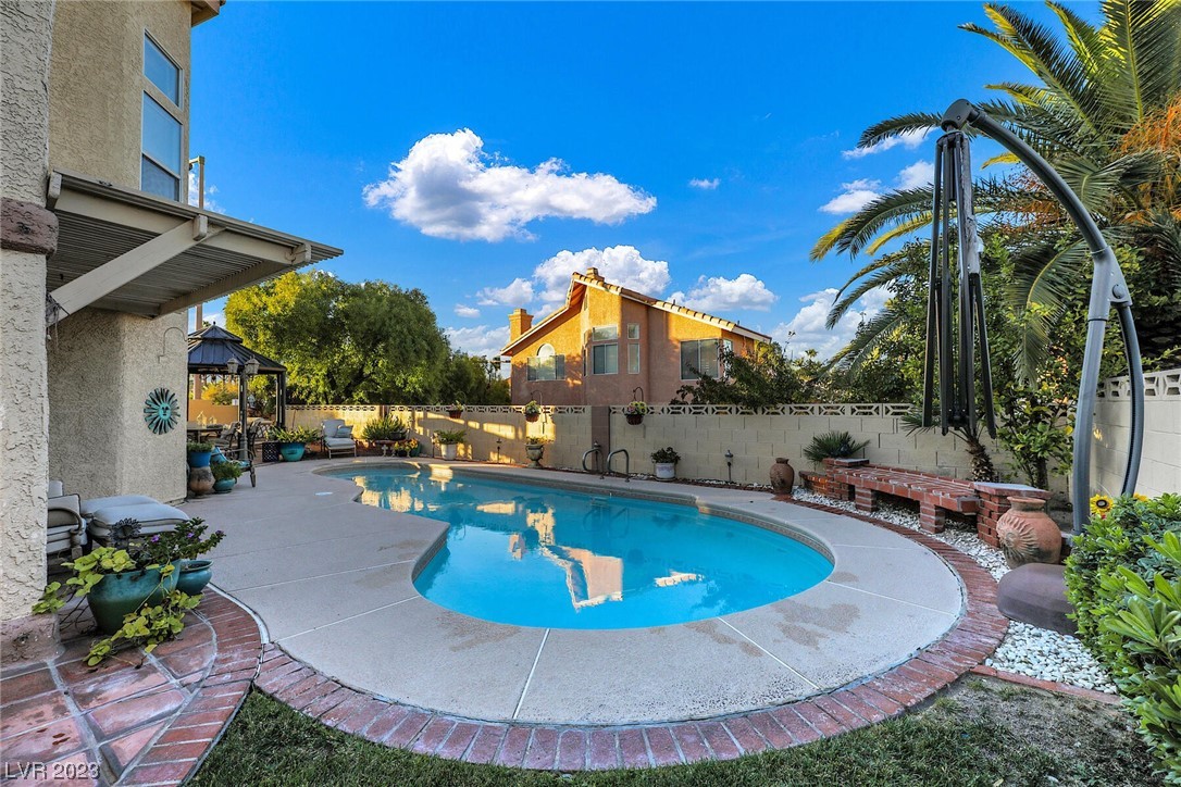 8432 Dry Cliff Circle
