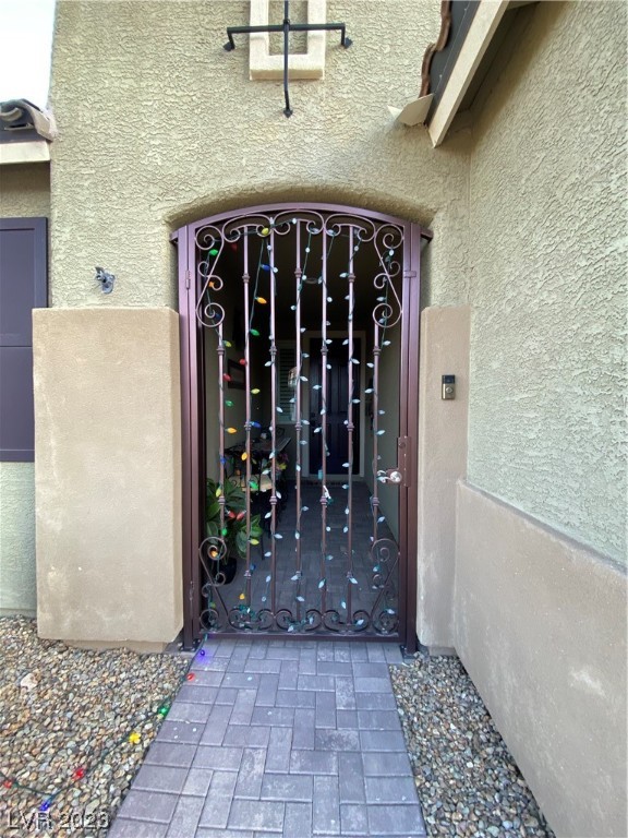 7152 Manolo Street