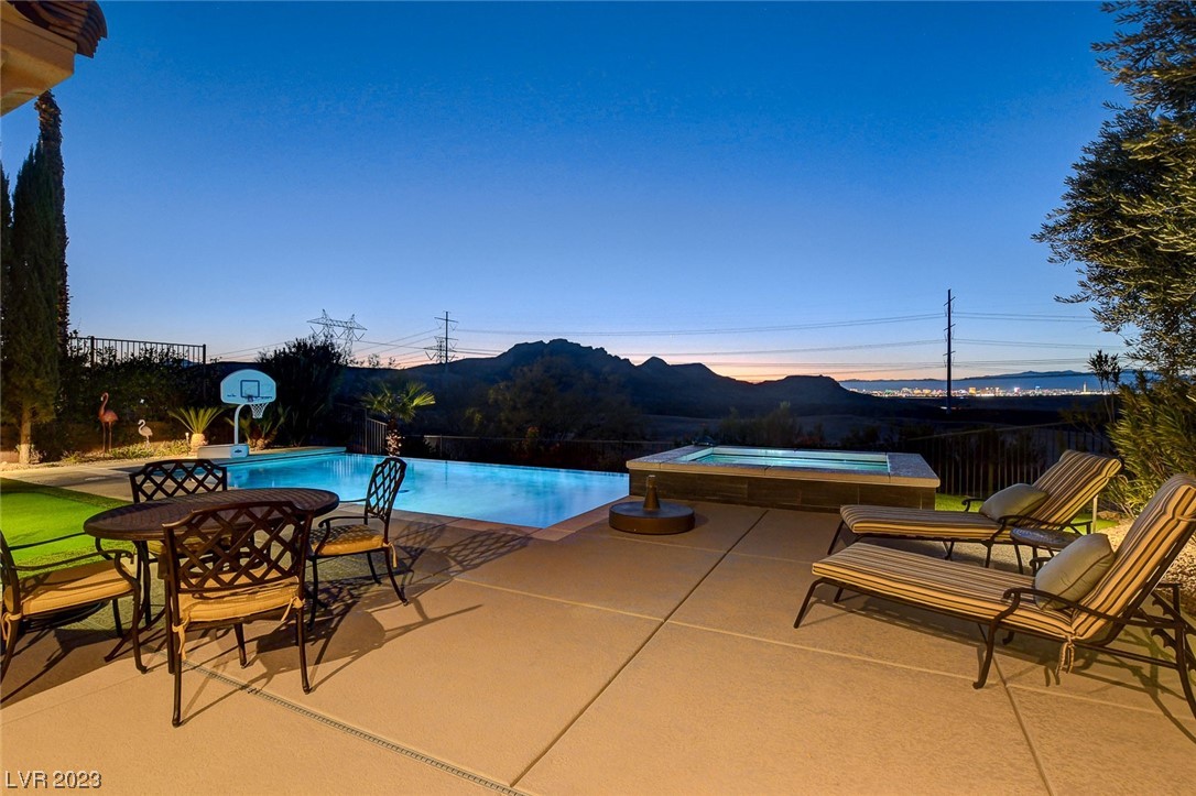 19 Contrada Fiore Drive