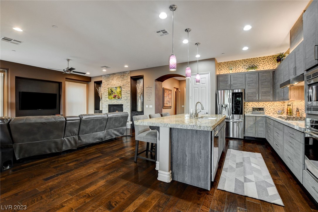 19 Contrada Fiore Drive