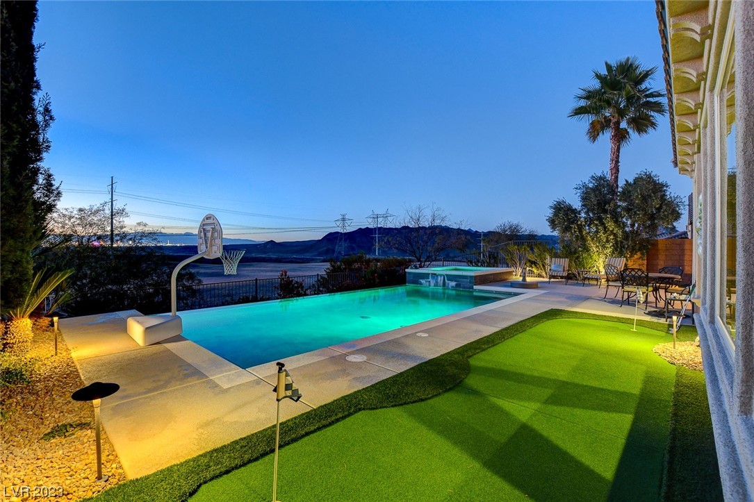 19 Contrada Fiore Drive