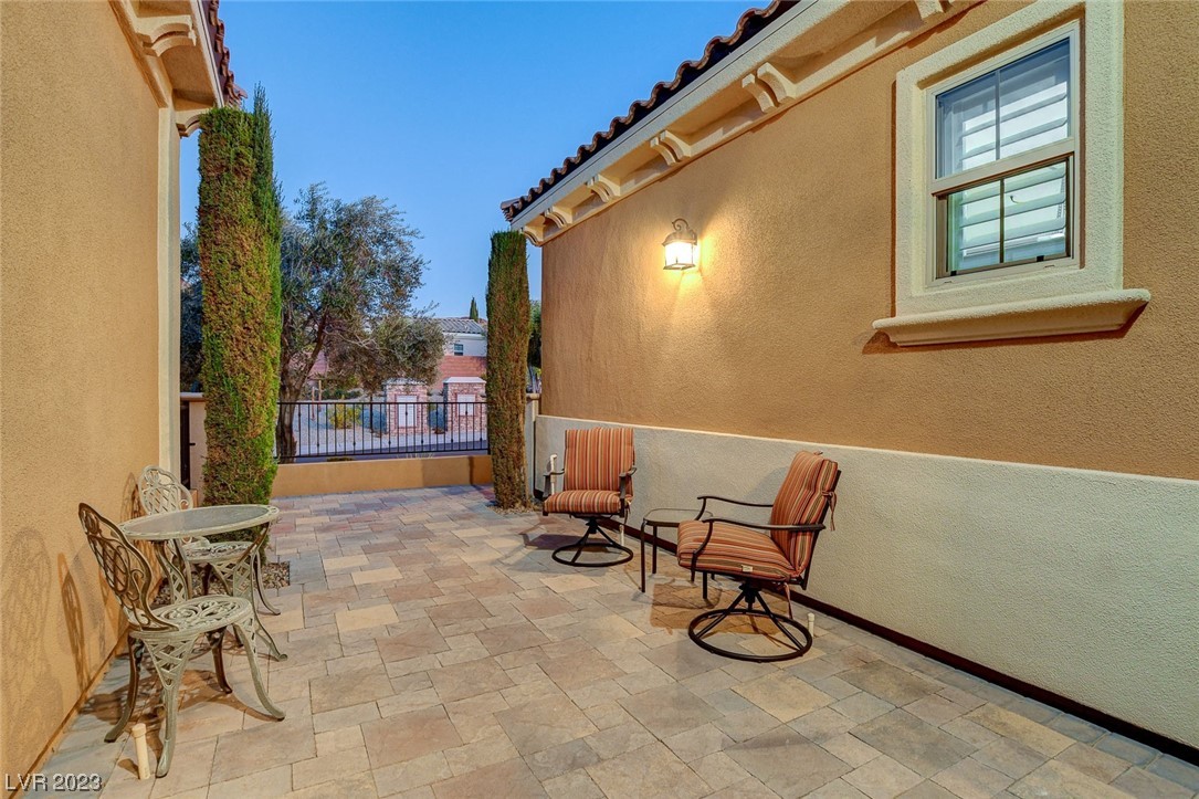 19 Contrada Fiore Drive