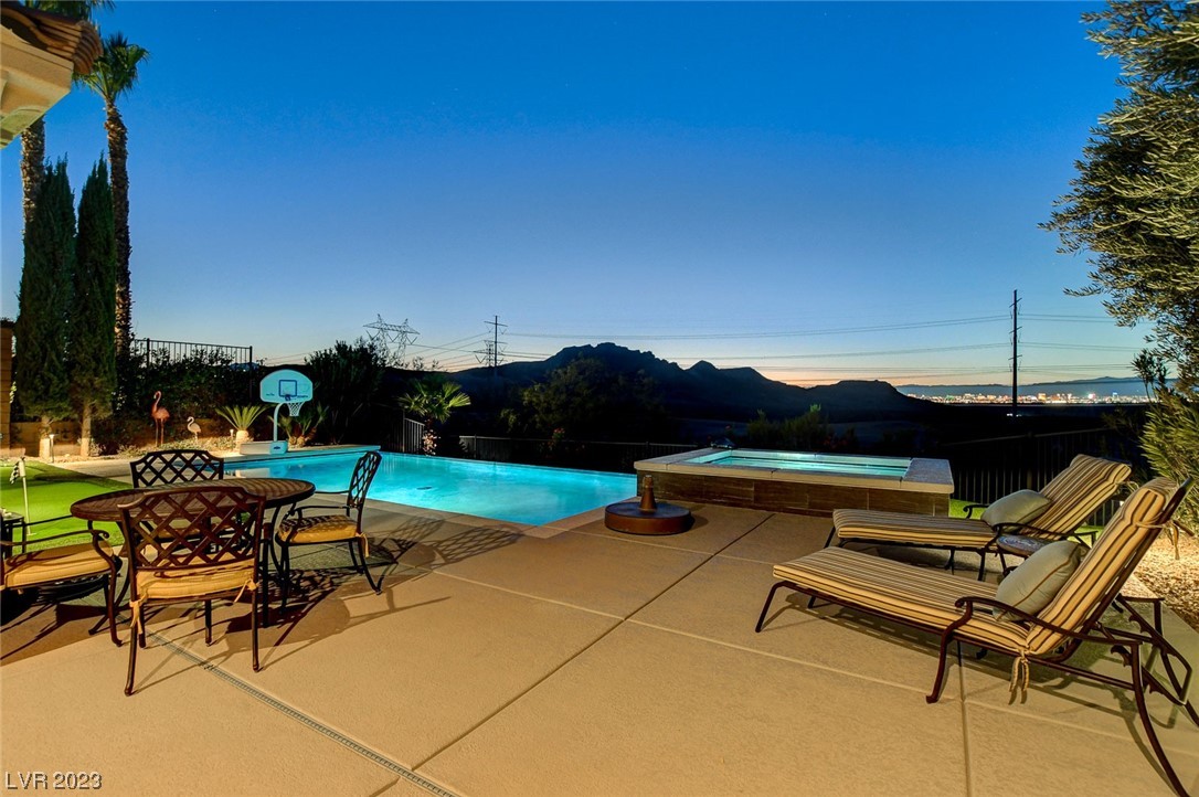 19 Contrada Fiore Drive