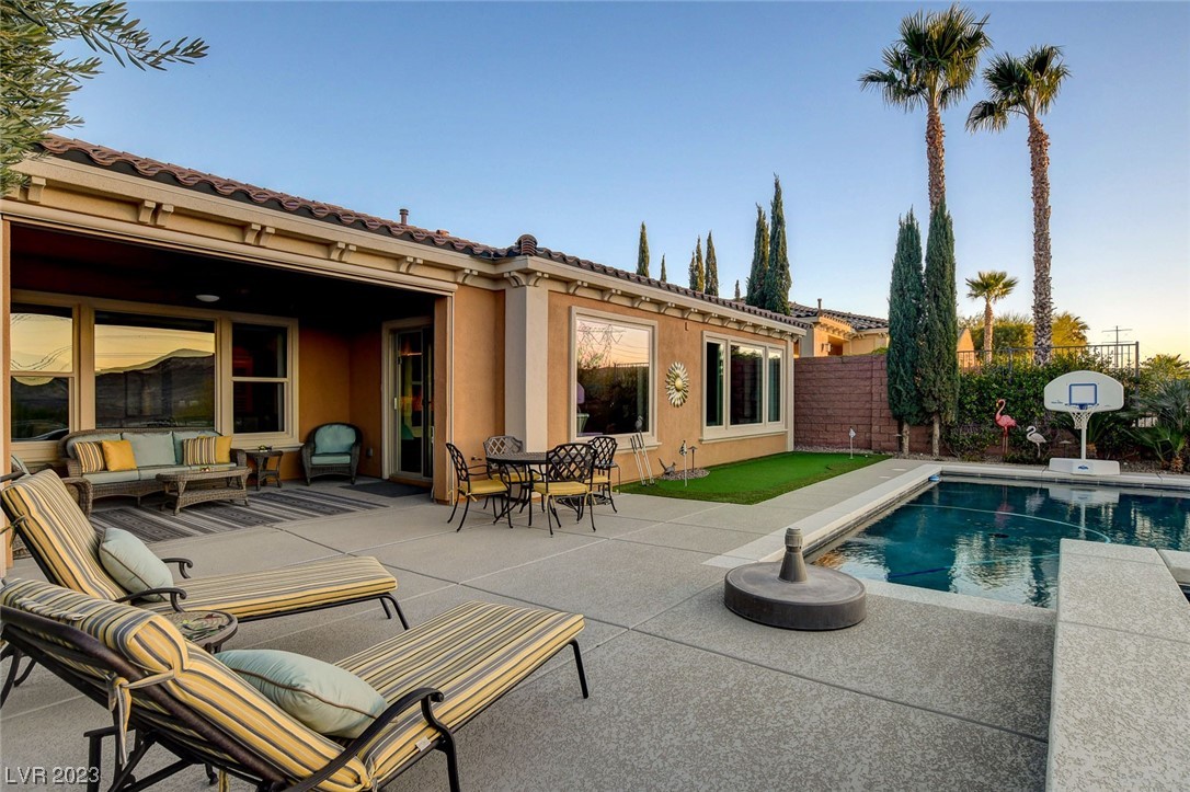 19 Contrada Fiore Drive