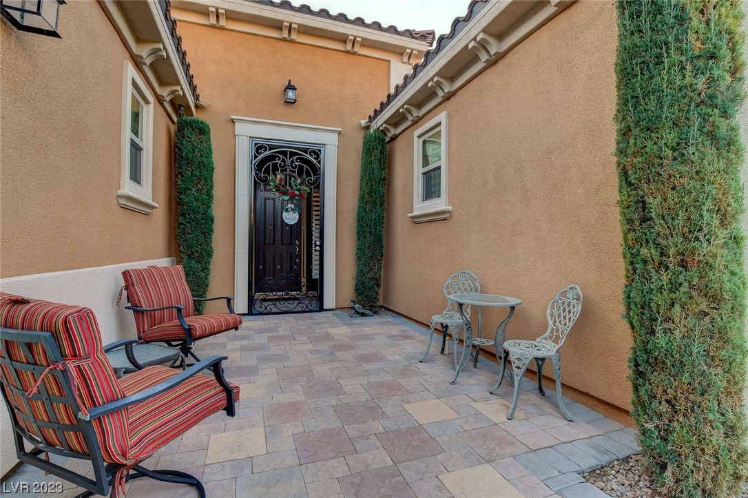 19 Contrada Fiore Drive