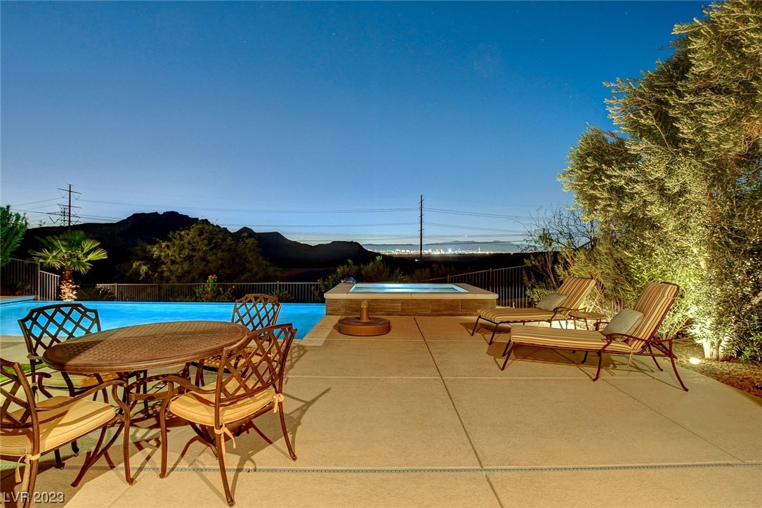 19 Contrada Fiore Drive