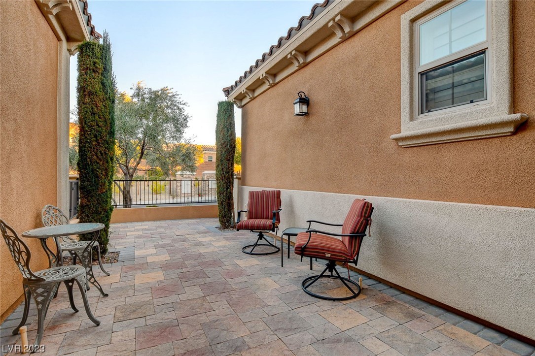 19 Contrada Fiore Drive