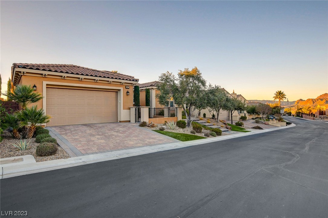 19 Contrada Fiore Drive