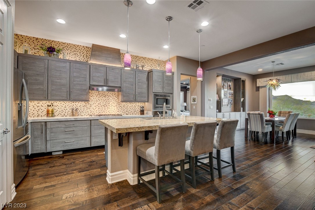 19 Contrada Fiore Drive