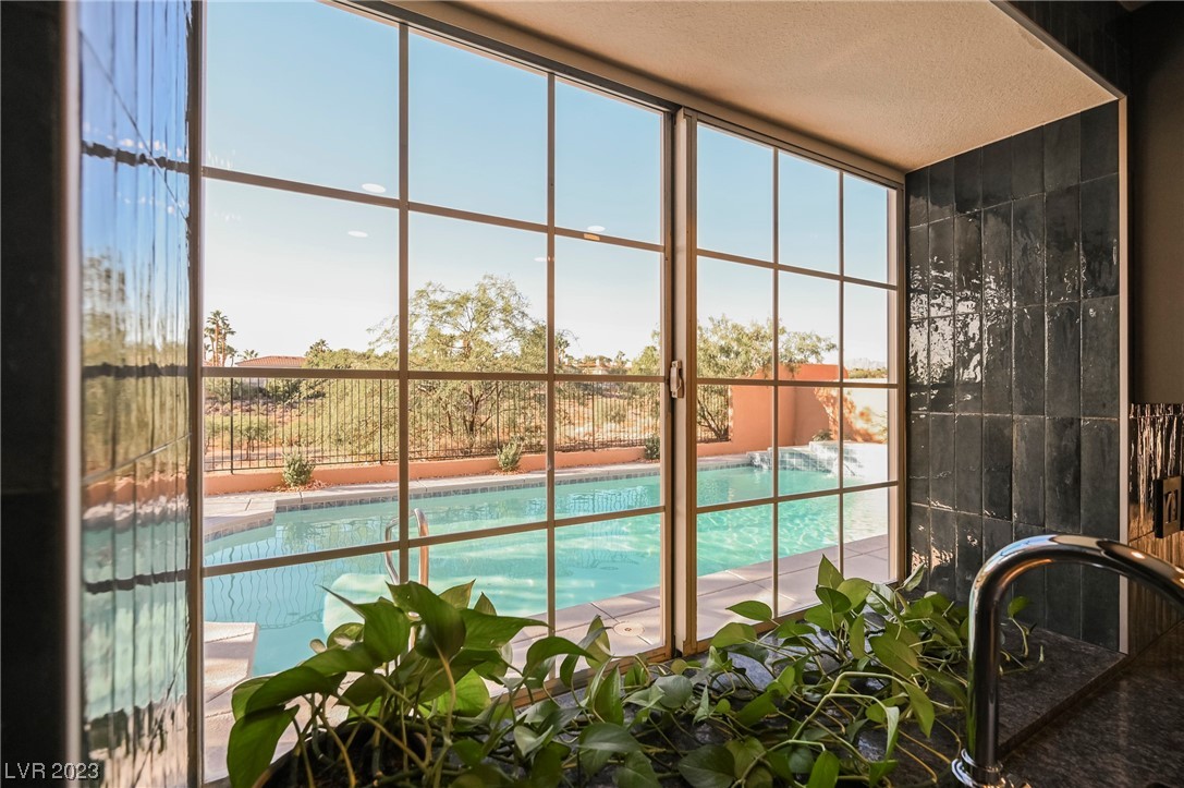 8221 Sedona Sunrise Drive