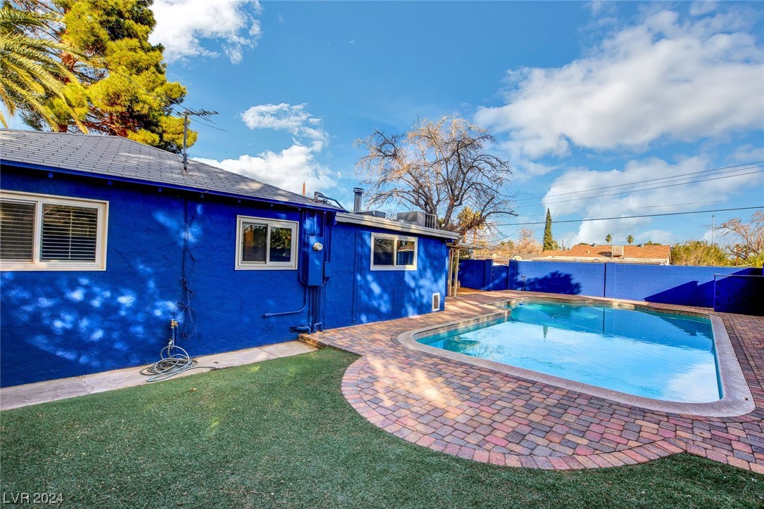 1225 Darmak Drive