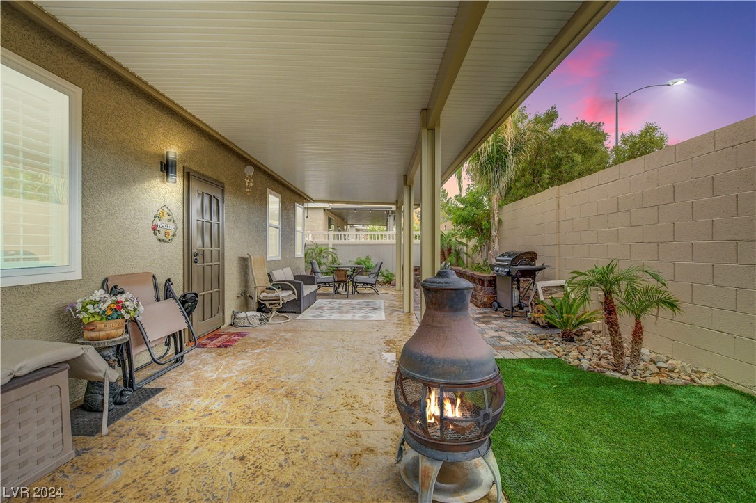 957 Crescent Falls Street
