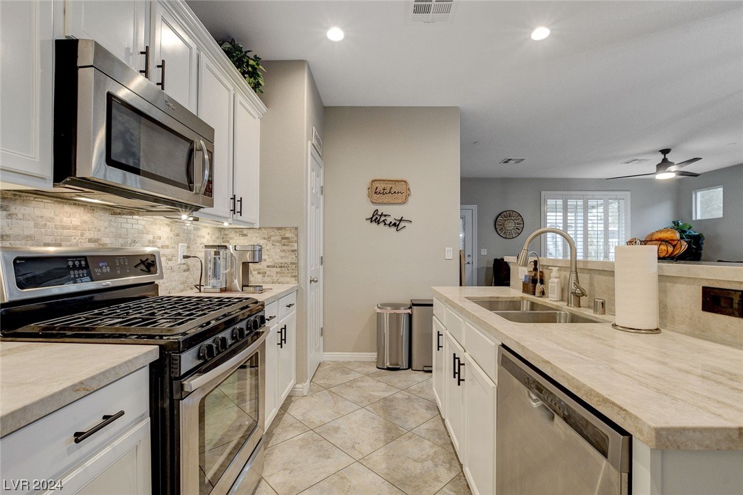 957 Crescent Falls Street