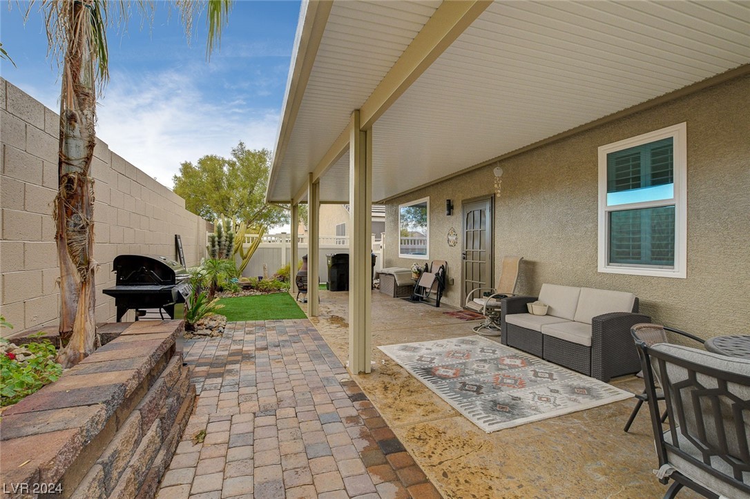 957 Crescent Falls Street