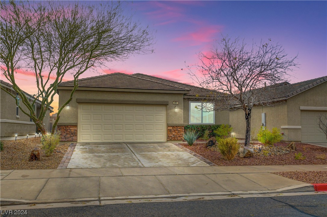 957 Crescent Falls Street