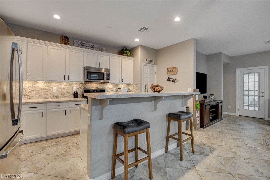 957 Crescent Falls Street