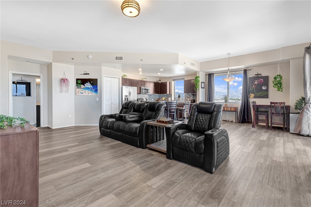 8255 Las Vegas Boulevard 1512