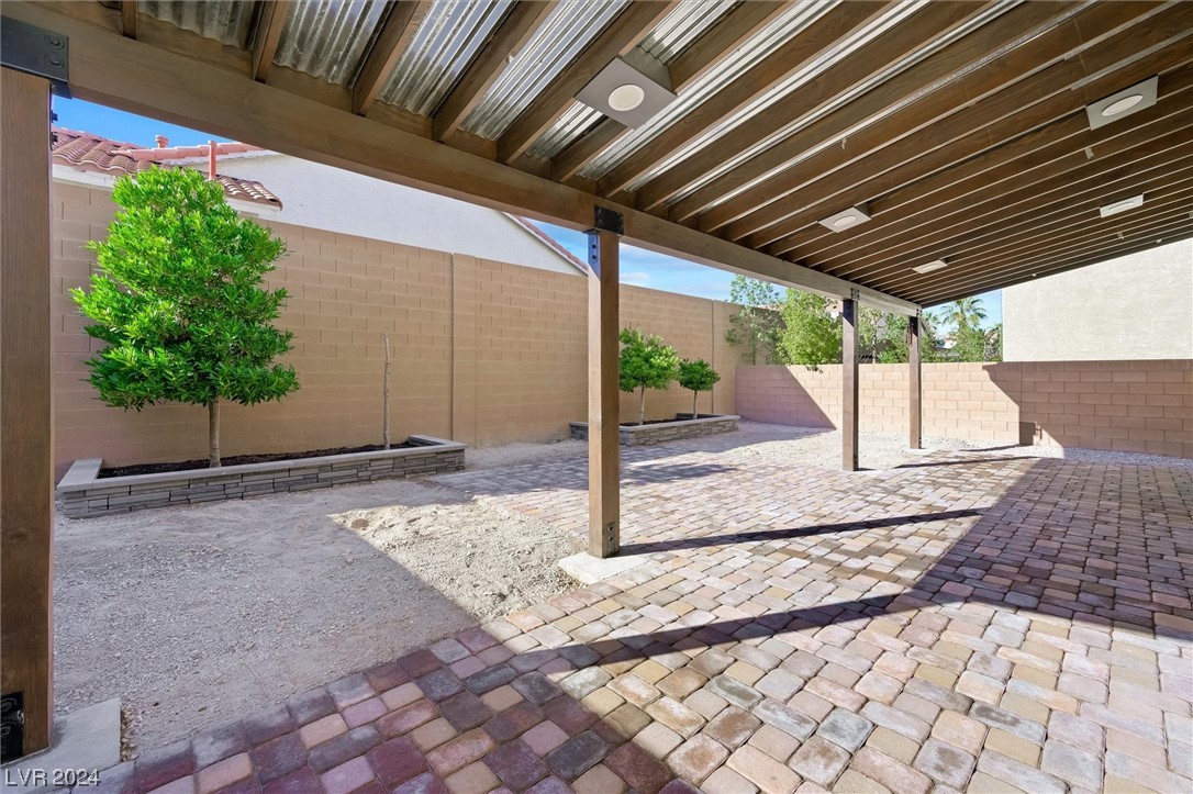 6037 Dover Palace Street