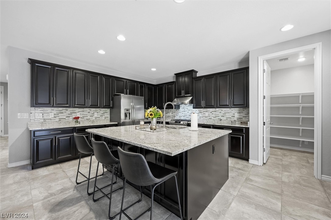 6037 Dover Palace Street