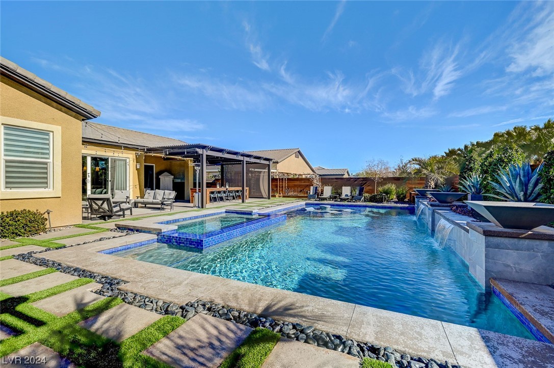 7083 Falabella Ridge Avenue