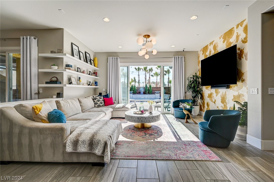 7083 Falabella Ridge Avenue