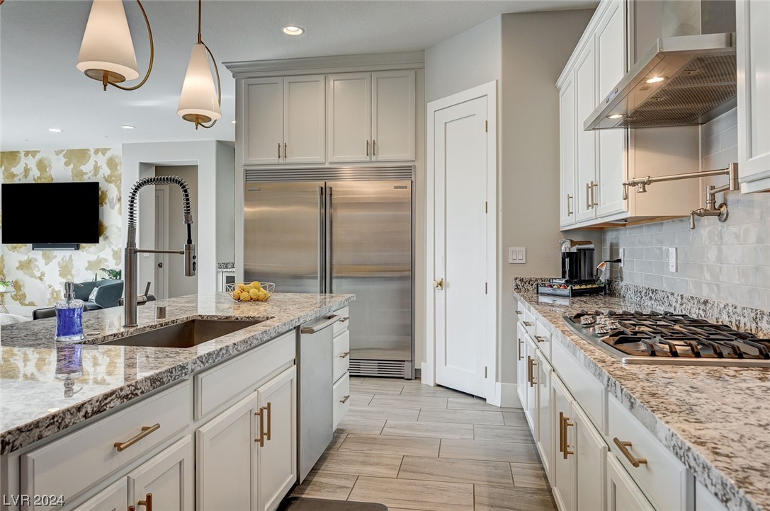 7083 Falabella Ridge Avenue