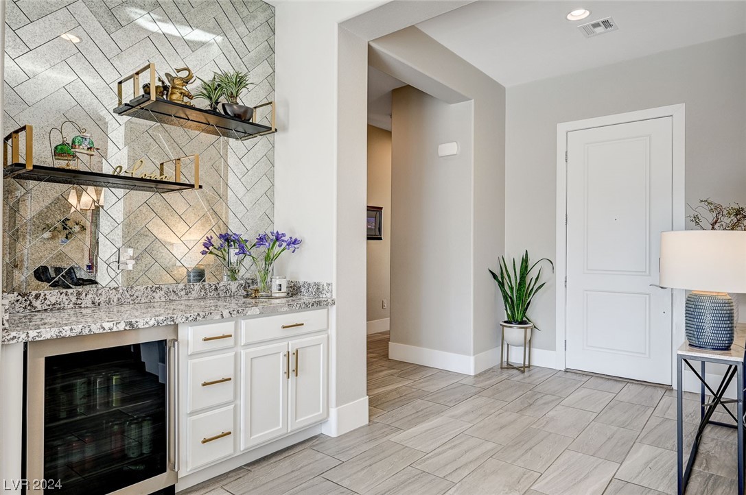 7083 Falabella Ridge Avenue