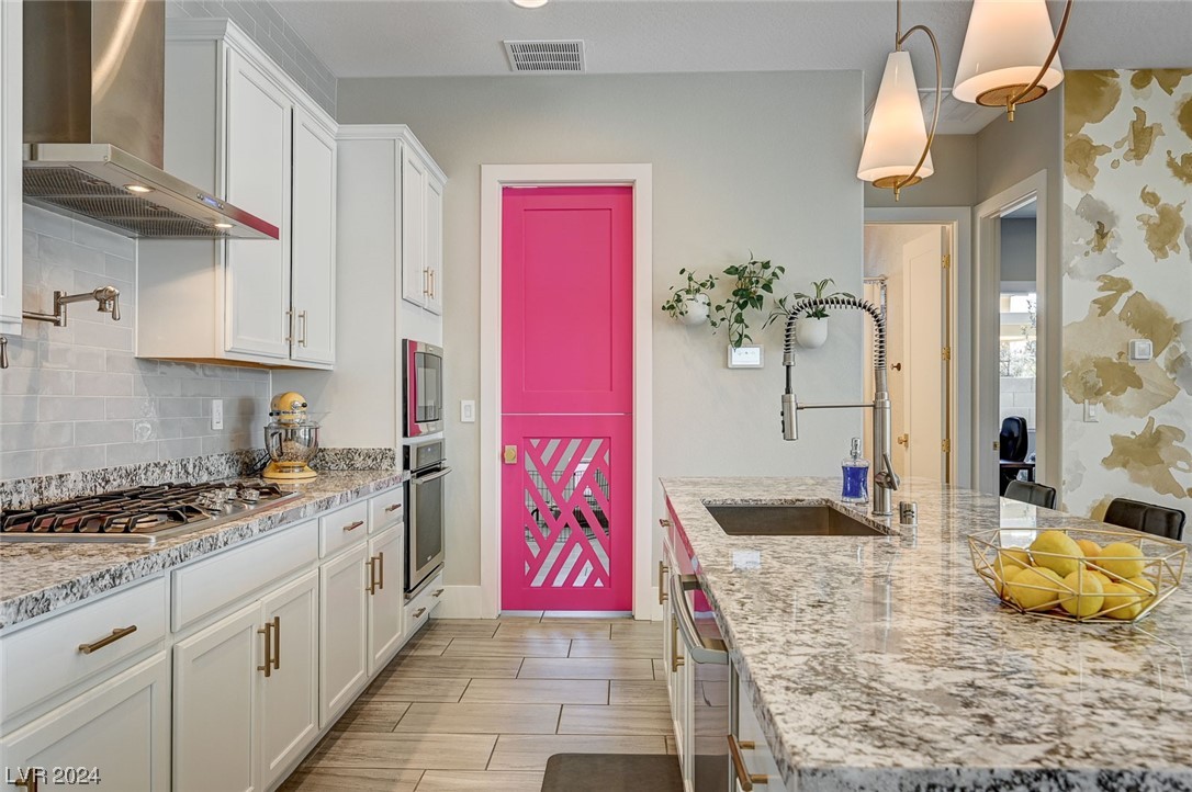 7083 Falabella Ridge Avenue