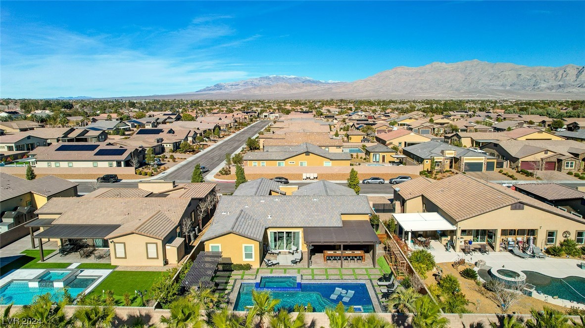 7083 Falabella Ridge Avenue