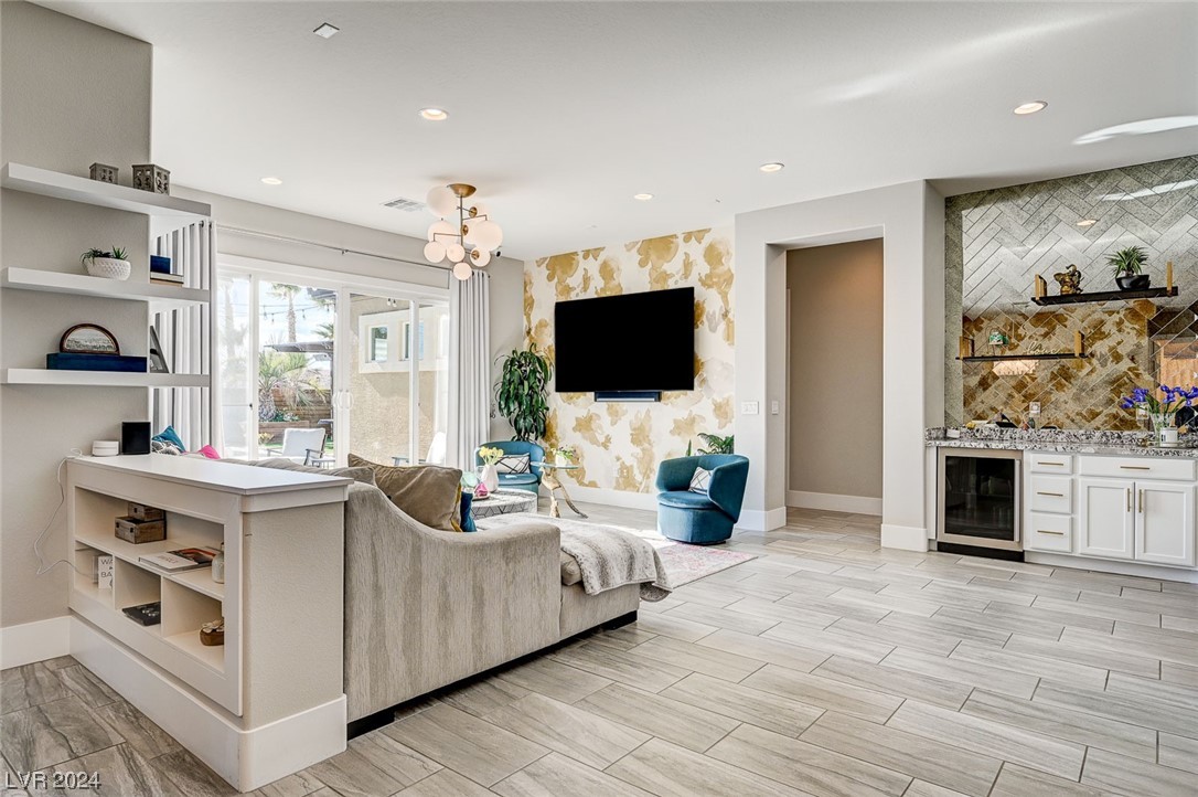 7083 Falabella Ridge Avenue