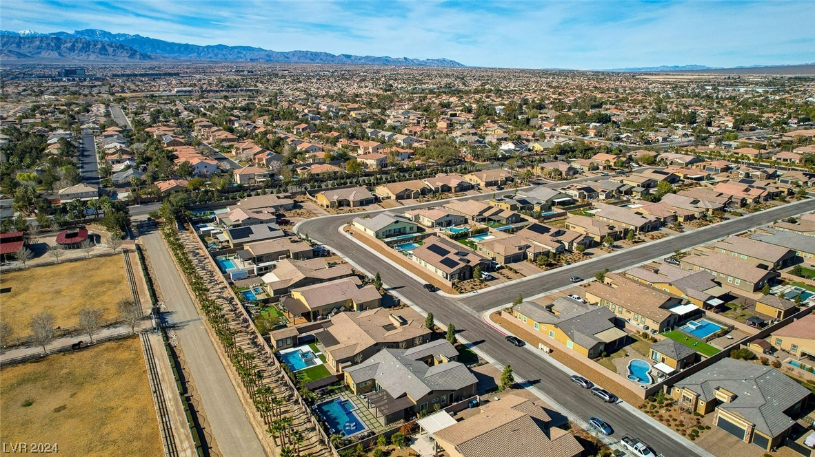 7083 Falabella Ridge Avenue