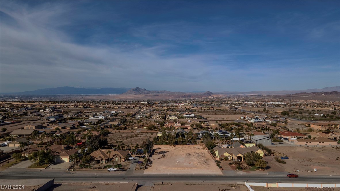 Paradise Hills Dr
