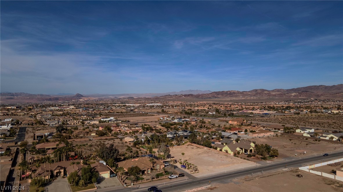 Paradise Hills Dr