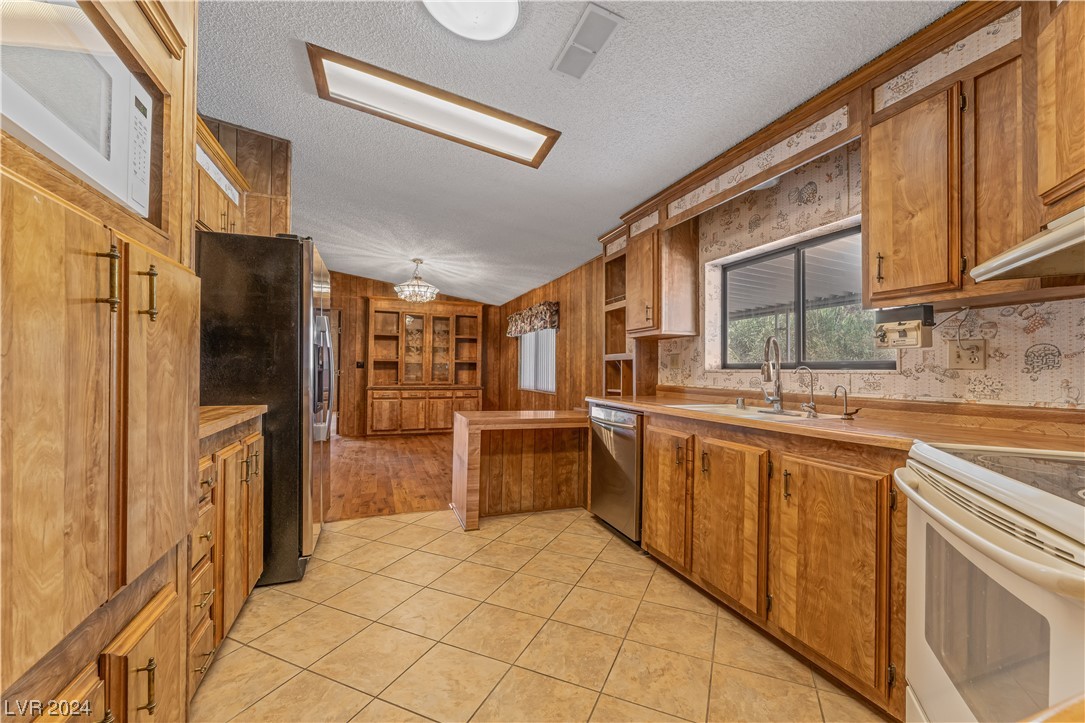 3303 Isle Royale Drive