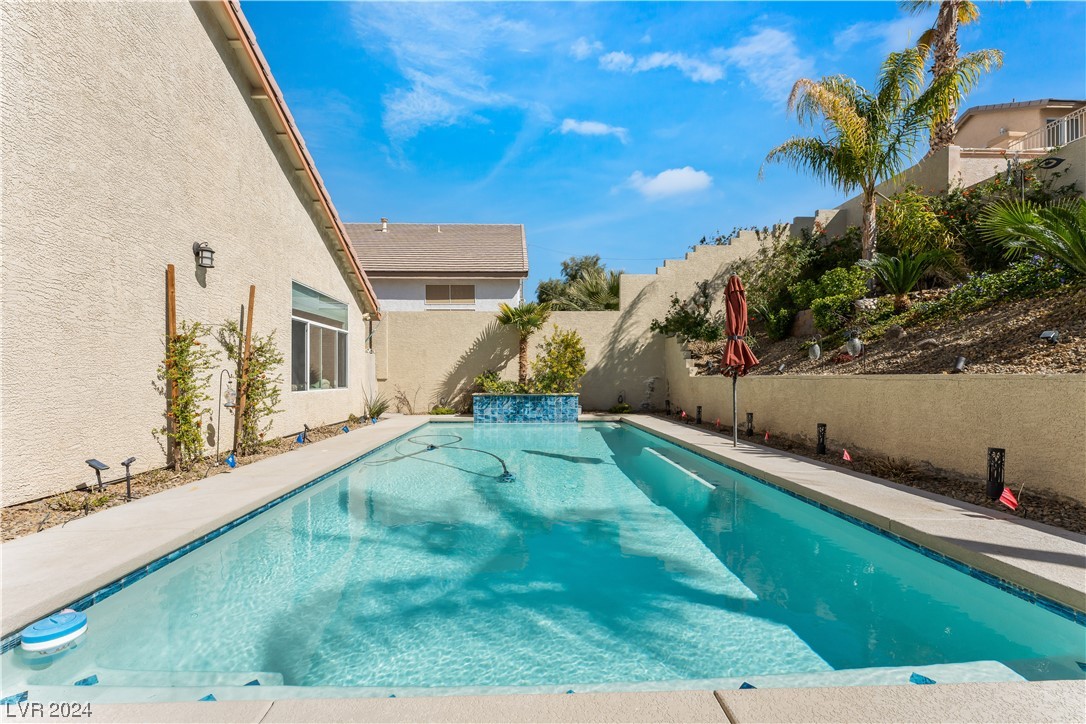 2525 Antique Blossom Avenue