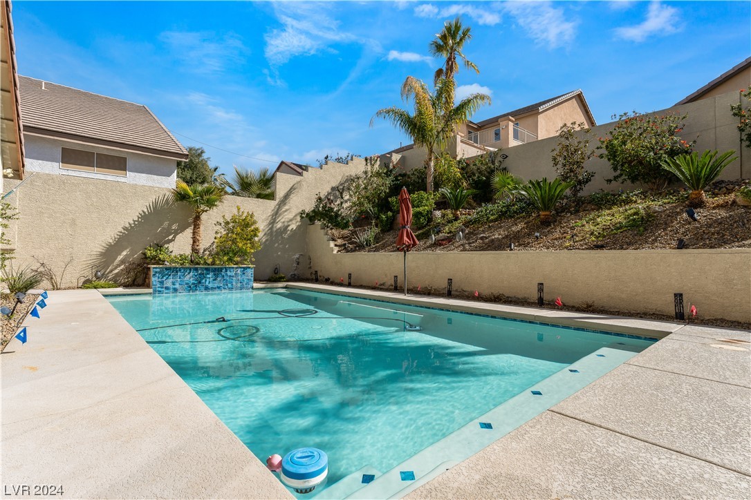 2525 Antique Blossom Avenue