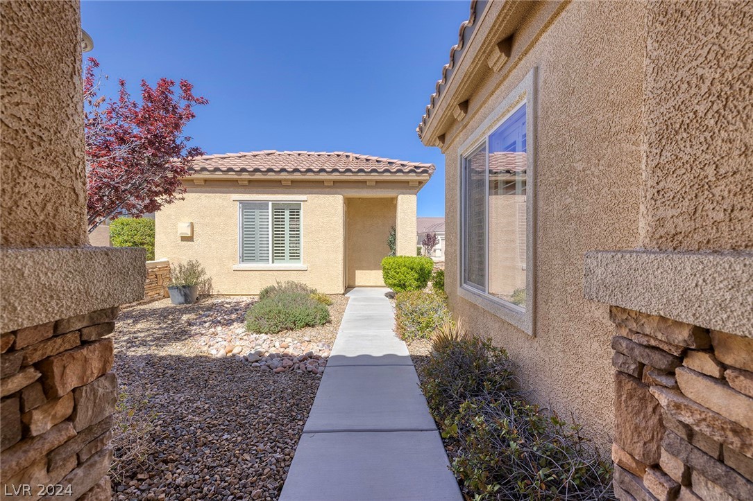 2110 Sandstone Cliffs Drive