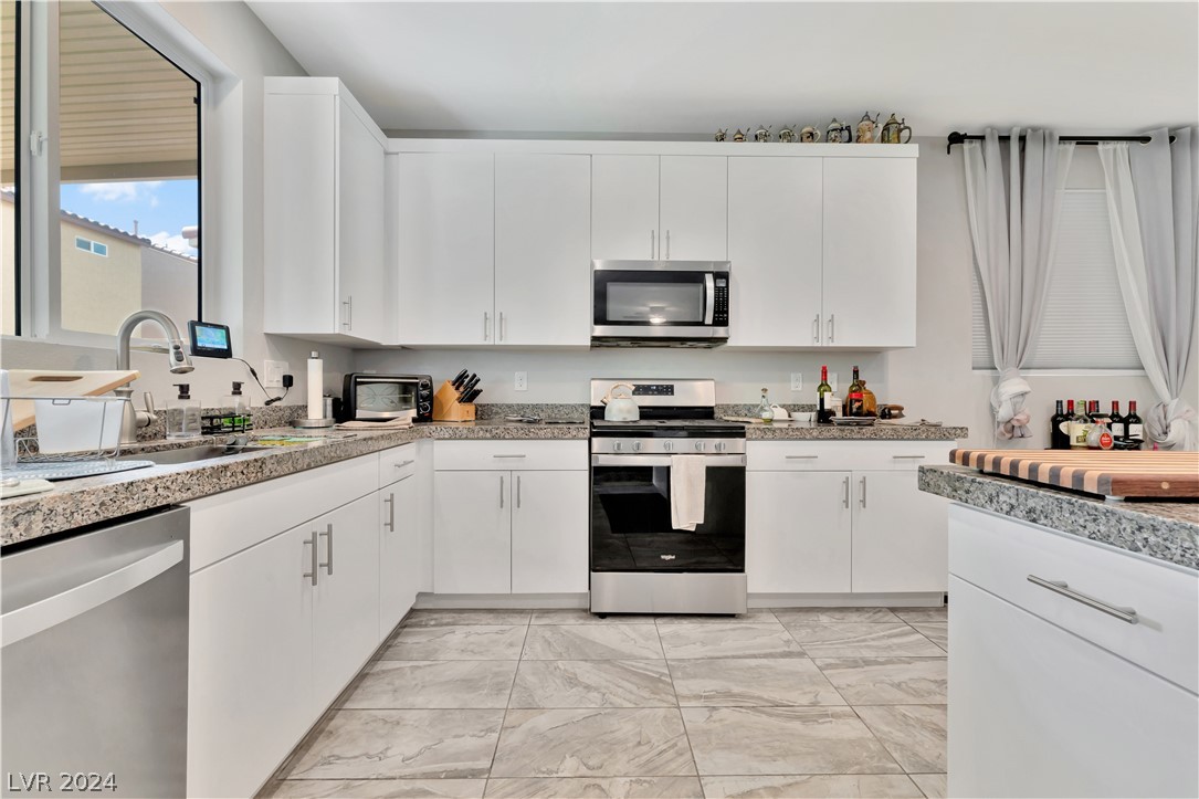 101 Rock Crossing Avenue