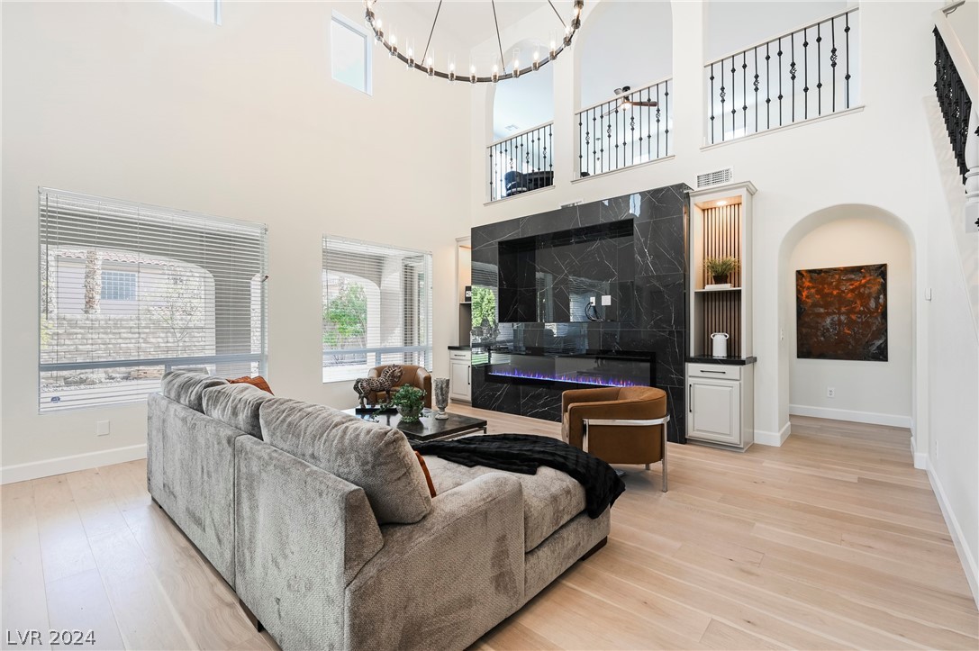 932 White Feather Lane