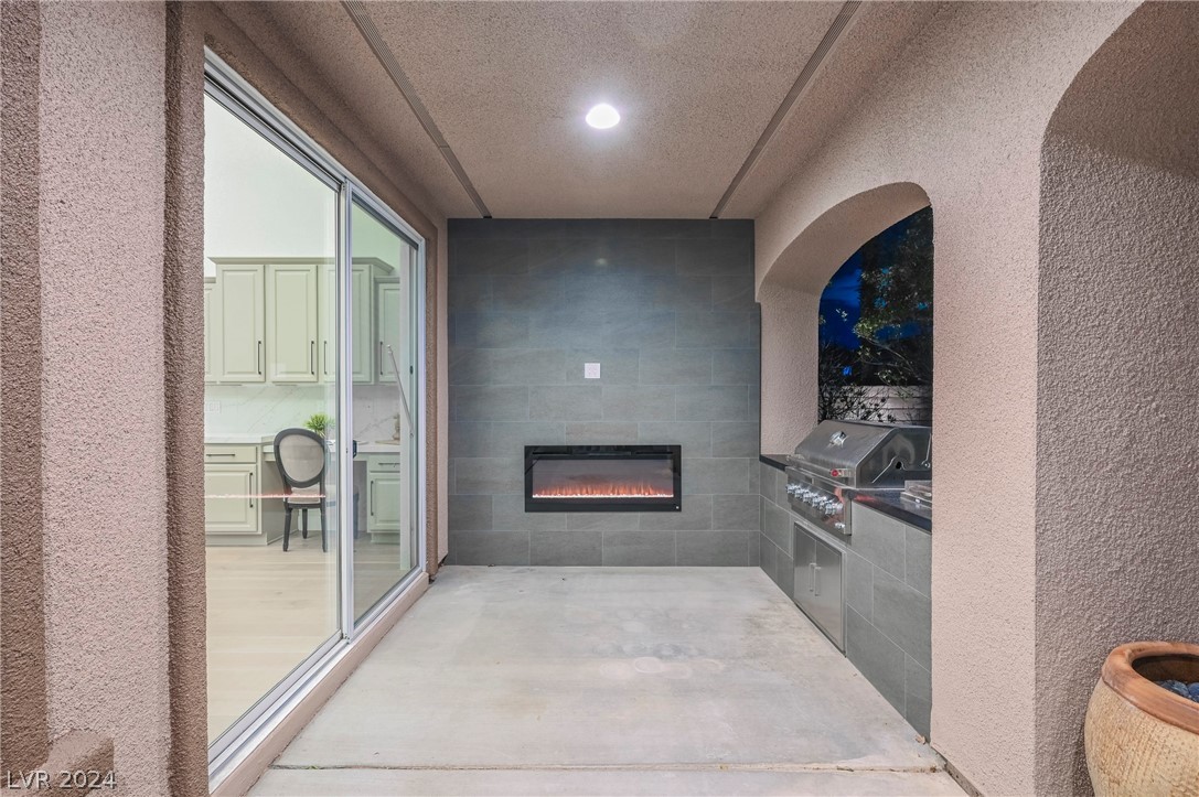 932 White Feather Lane
