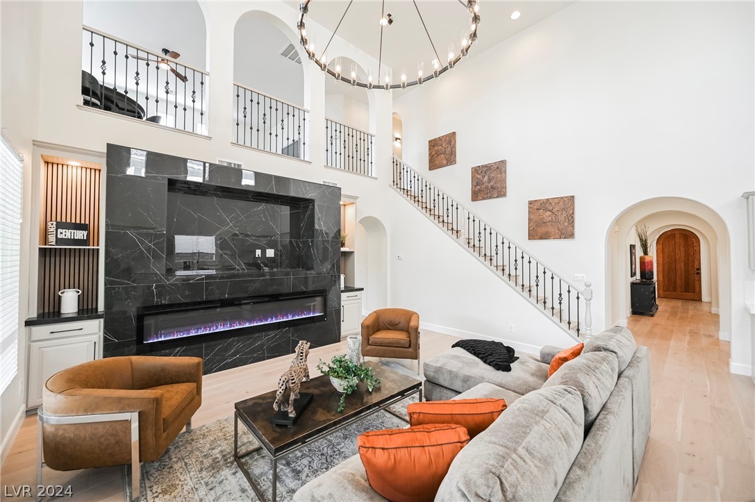 932 White Feather Lane