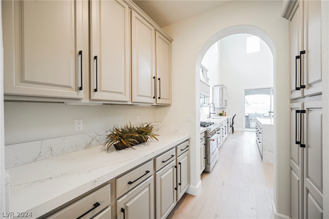 932 White Feather Lane