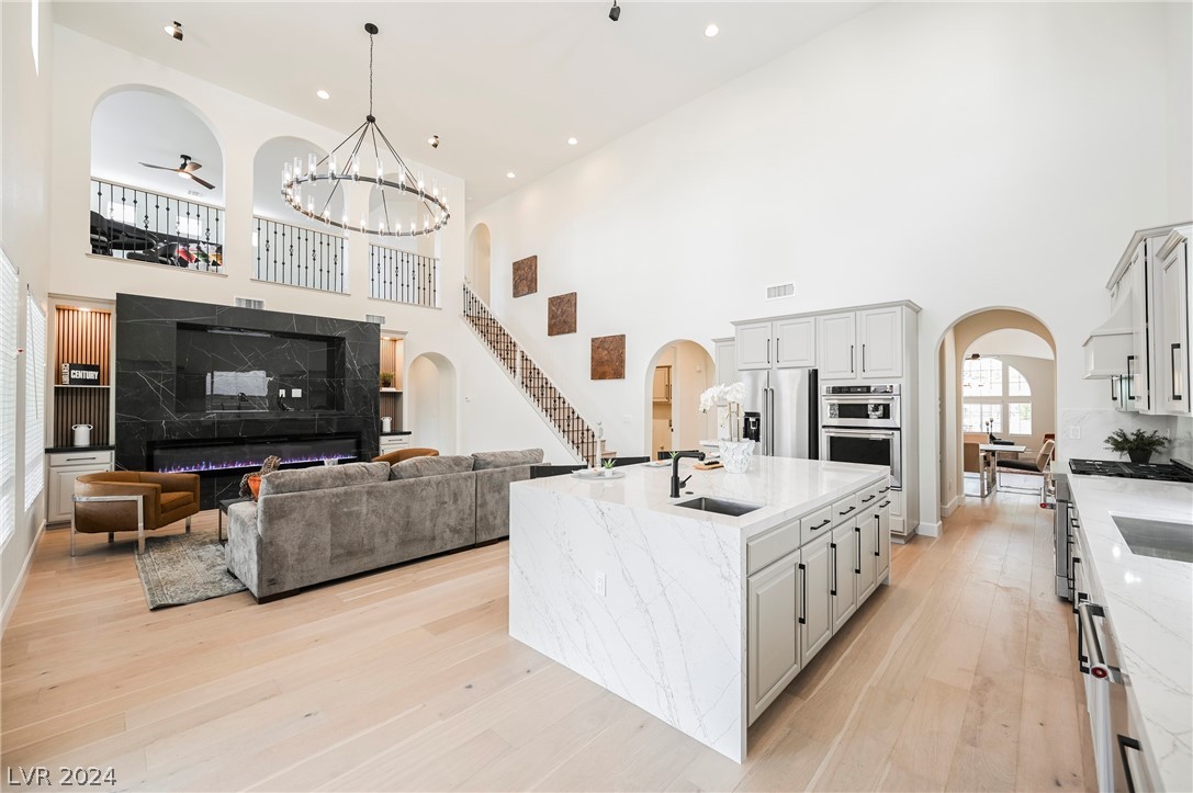 932 White Feather Lane